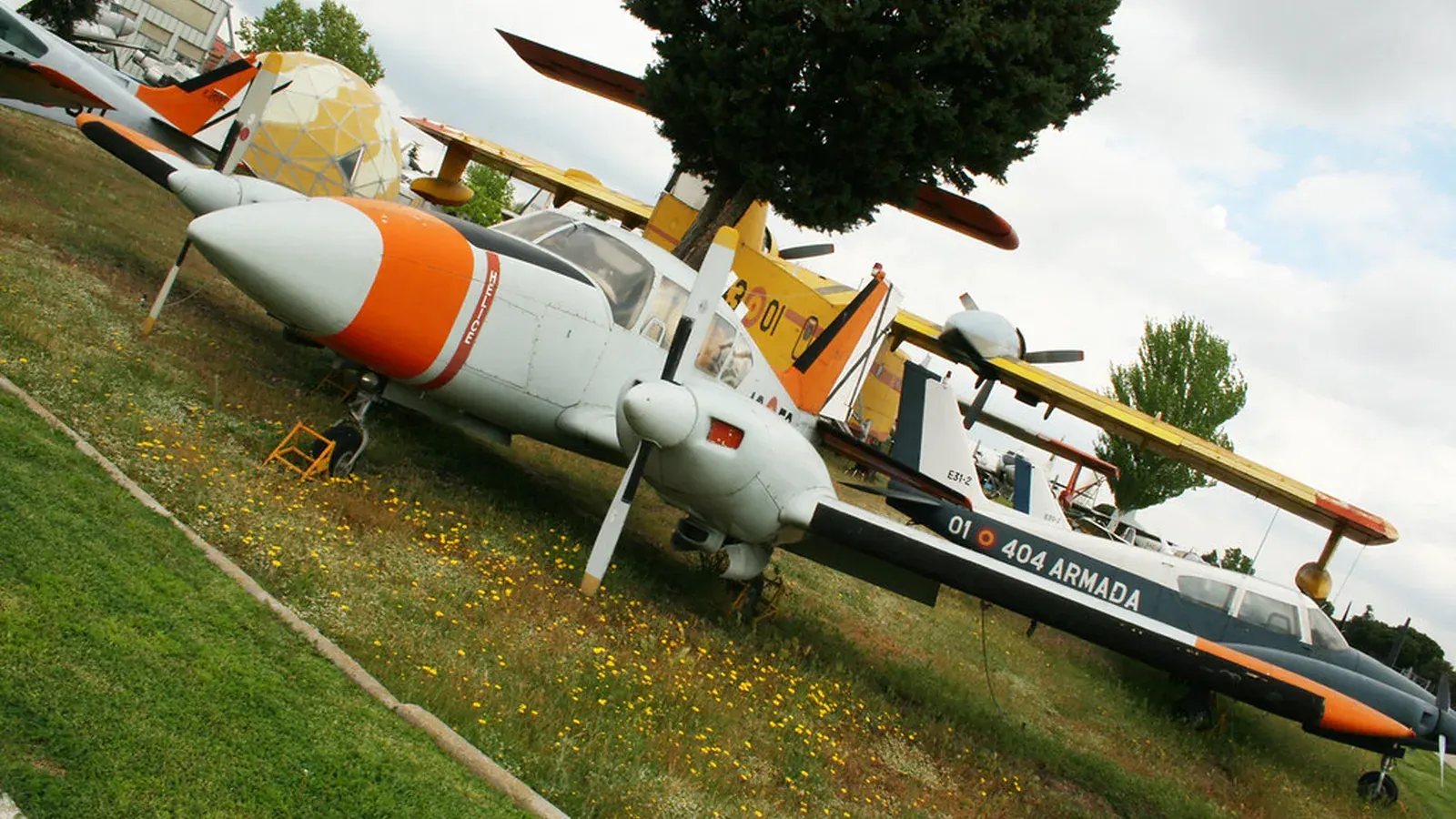 Piper PA-23 Aztec